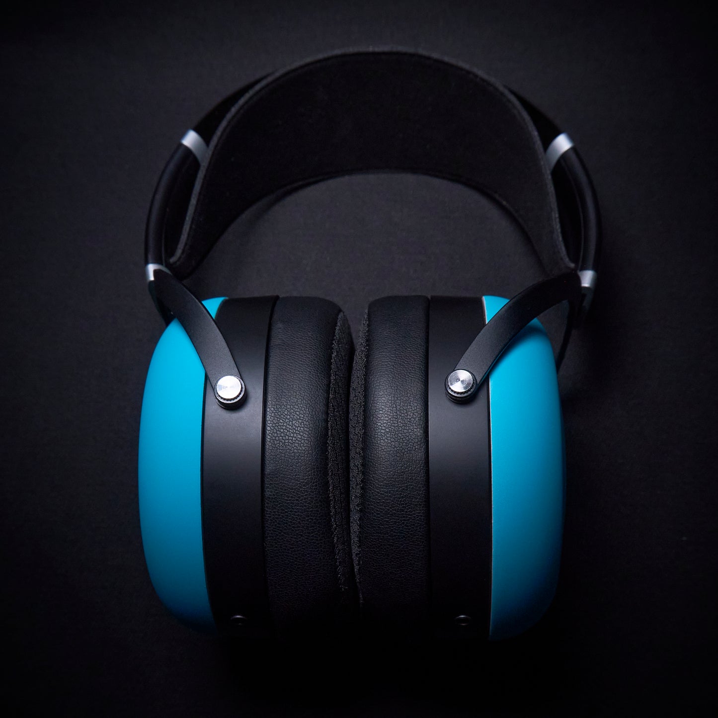 Hifiman Sundara s uzavretou zadnou časťou – jednorazová modrá edícia na mieru