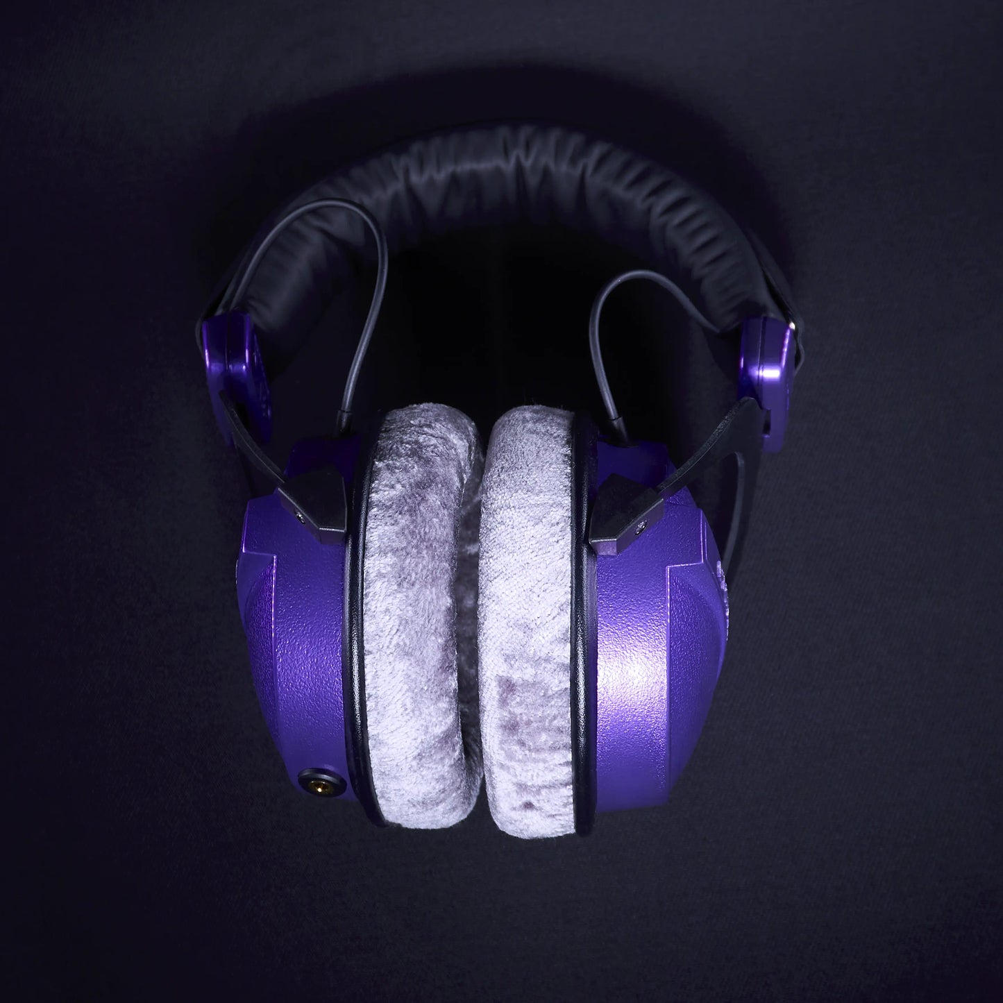 Beyerdynamic DT 770 Pro 250 Ohm – lakovaná metalická medená povrchová úprava, odnímateľný kábel, Mód